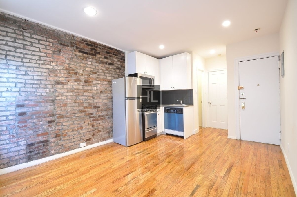 Christopher Street - Photo 2