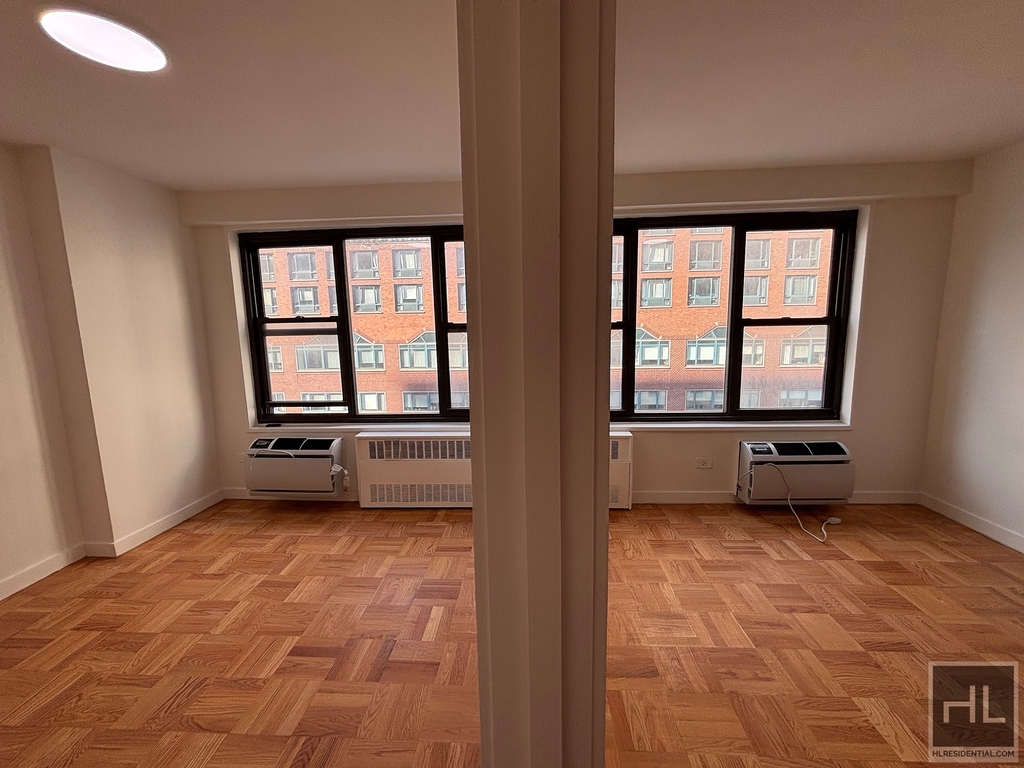 Fourth Avenue - Photo 3