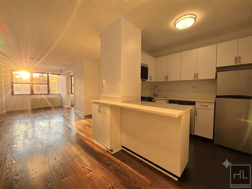 East 16 Avenue - Photo 0
