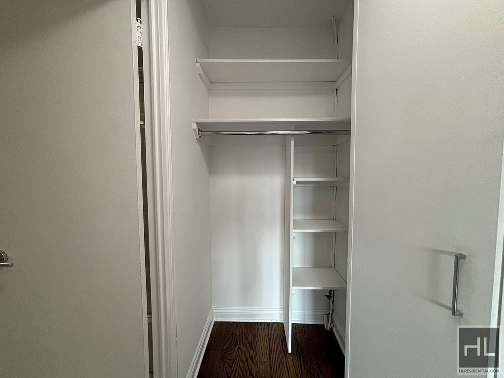 East 16 Avenue - Photo 3