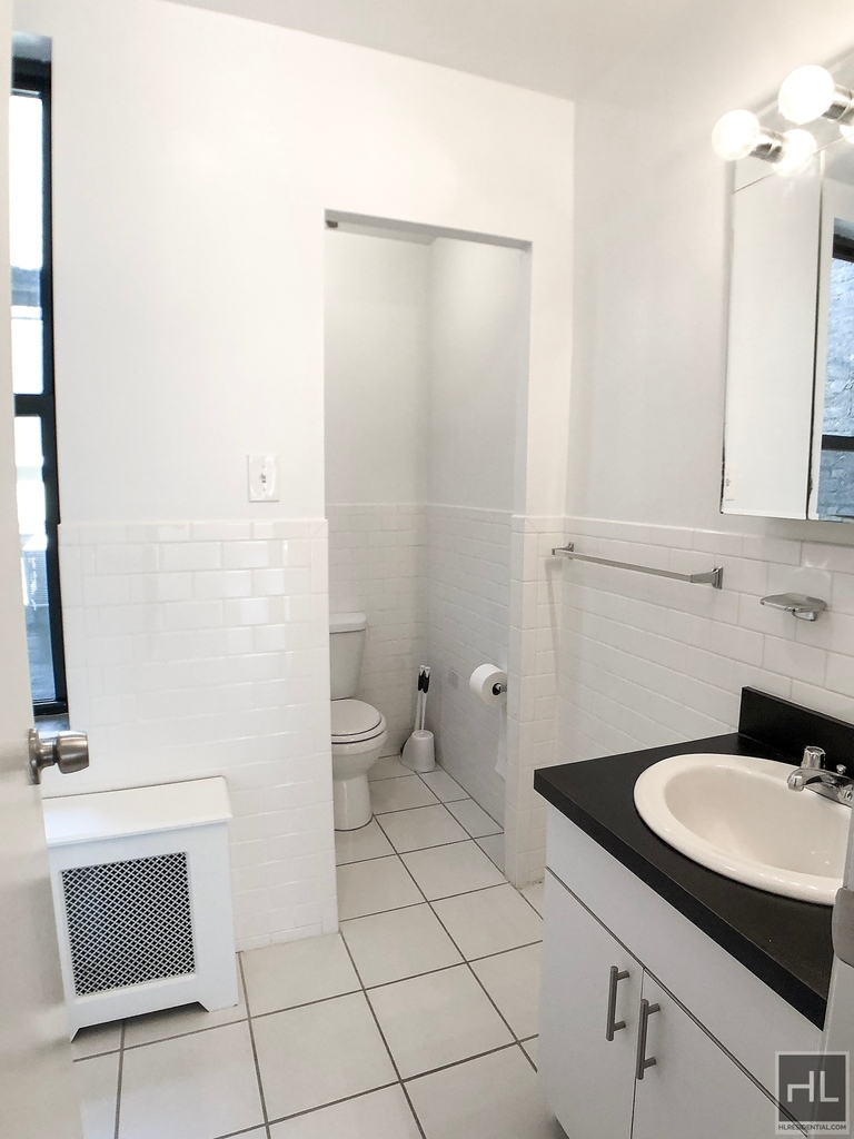 E 89 St - Photo 4