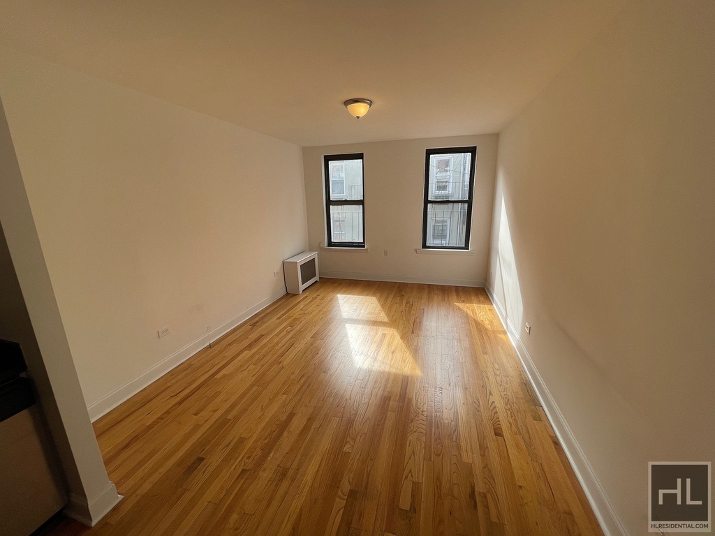 E 89 St - Photo 3