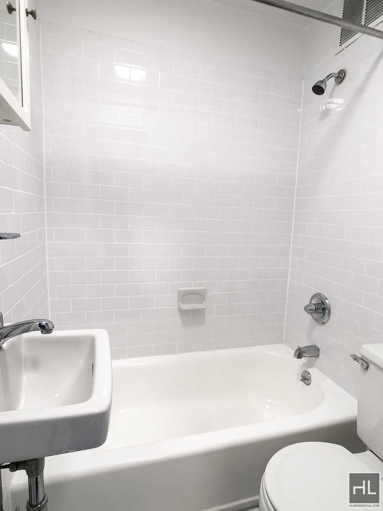 East 89 Street - Photo 6