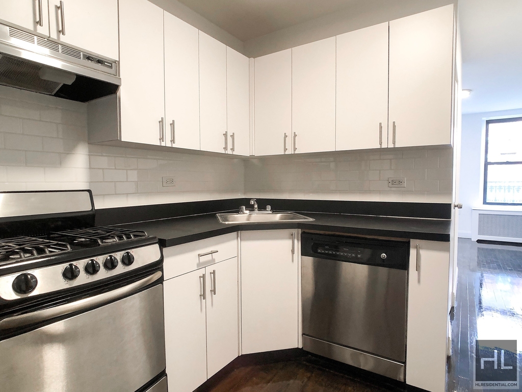 East 89 Street - Photo 5