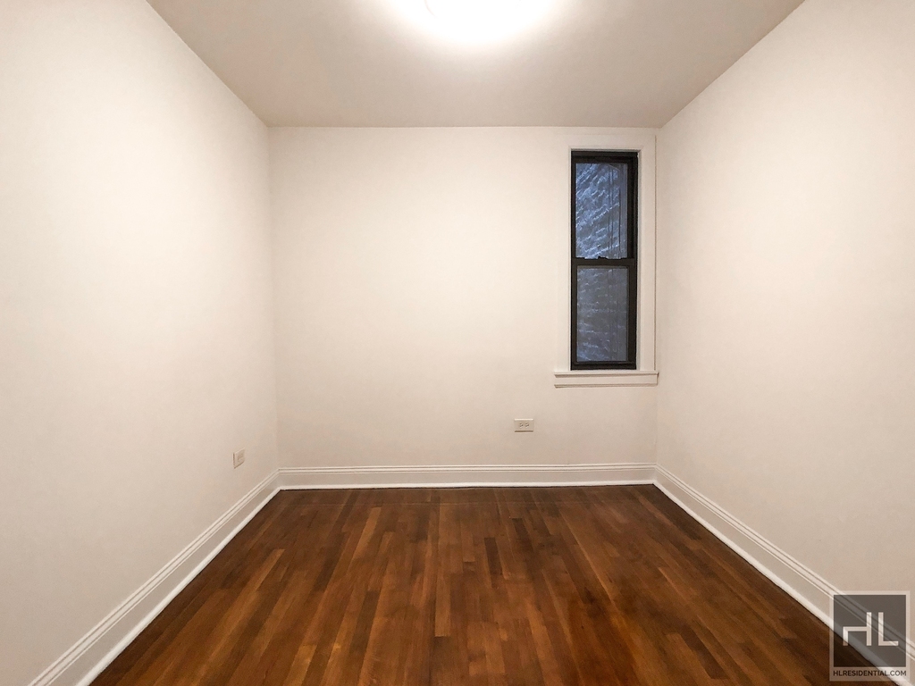 East 89 Street - Photo 2