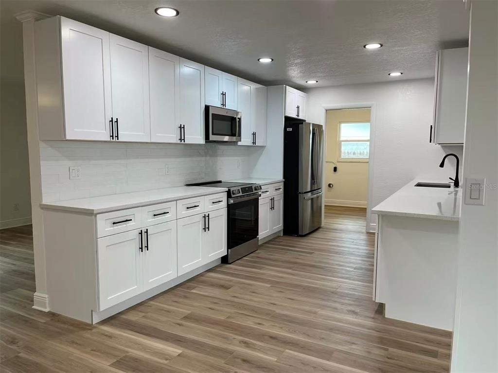 11093 54th Avenue N - Photo 3
