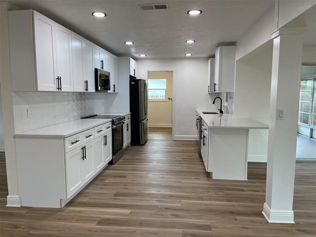 11093 54th Avenue N - Photo 1