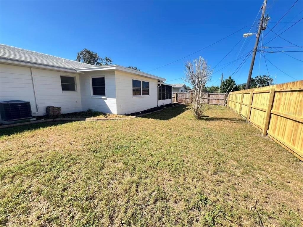 11093 54th Avenue N - Photo 13
