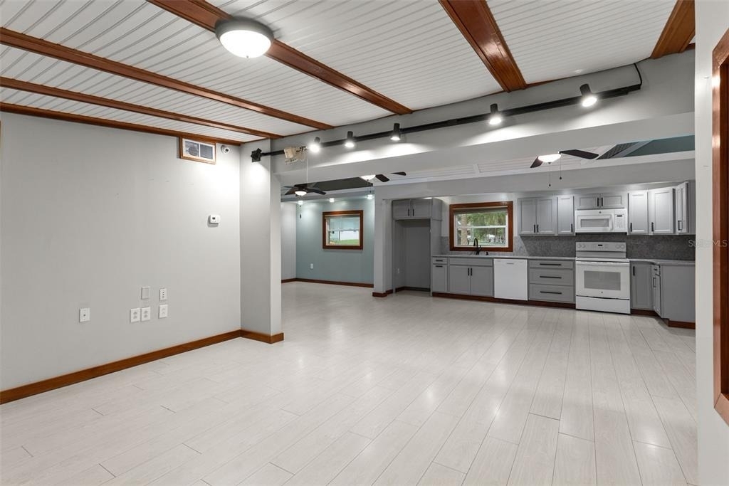 10519 Bridgewood Drive - Photo 4