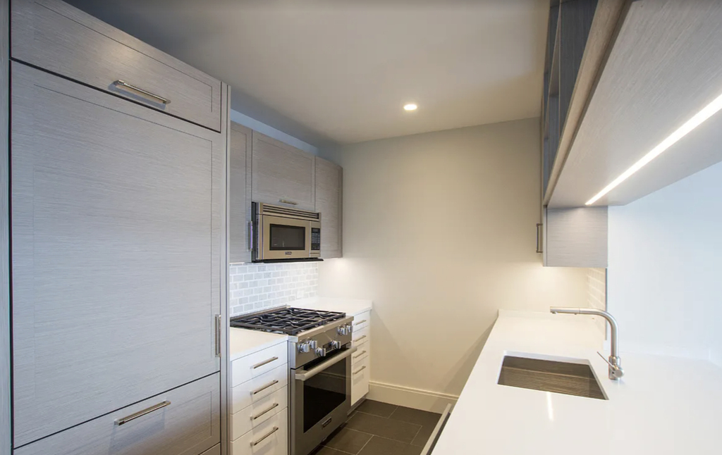  10th Avenue - Photo 2