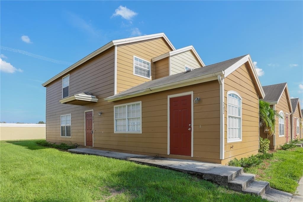 202 Washington Palm Loop - Photo 0