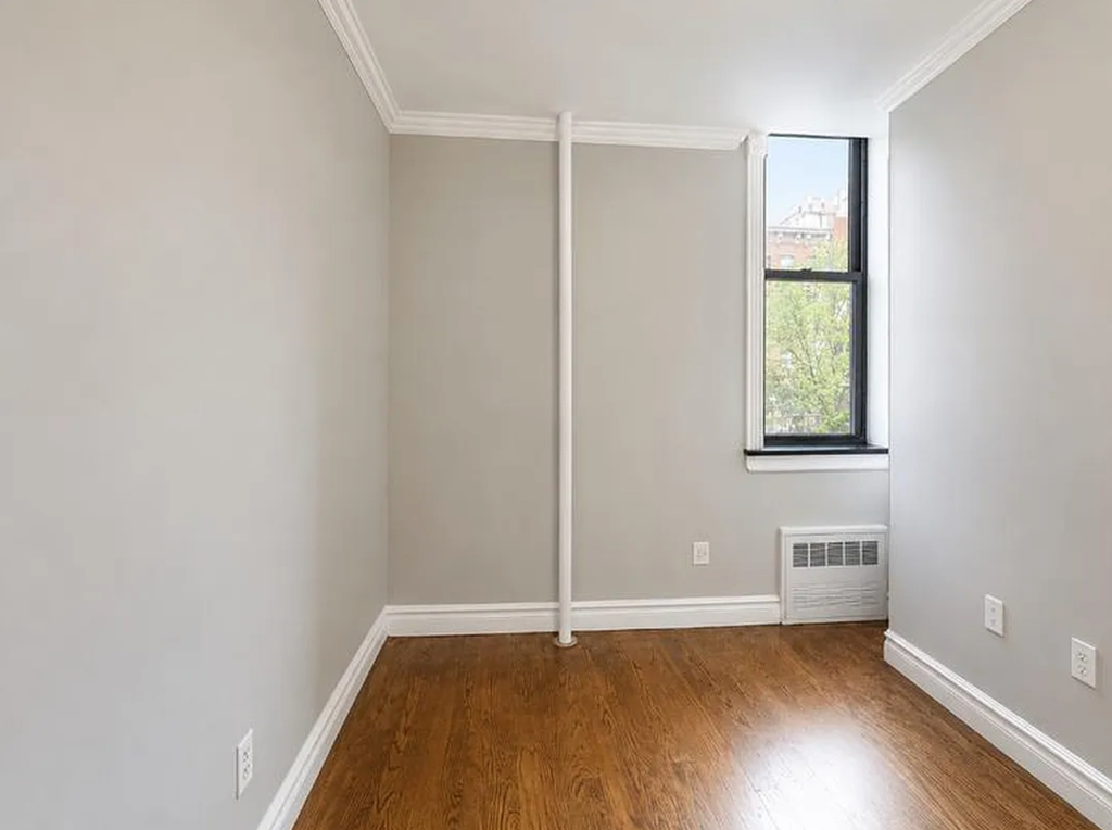 West 14th Street - Photo 3