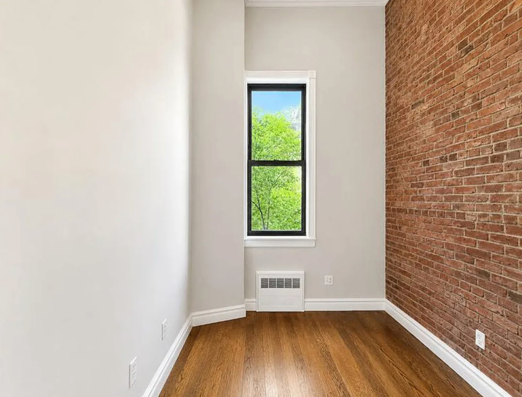 West 14th Street - Photo 1