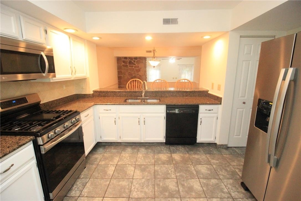 106 Founders Court - Photo 2