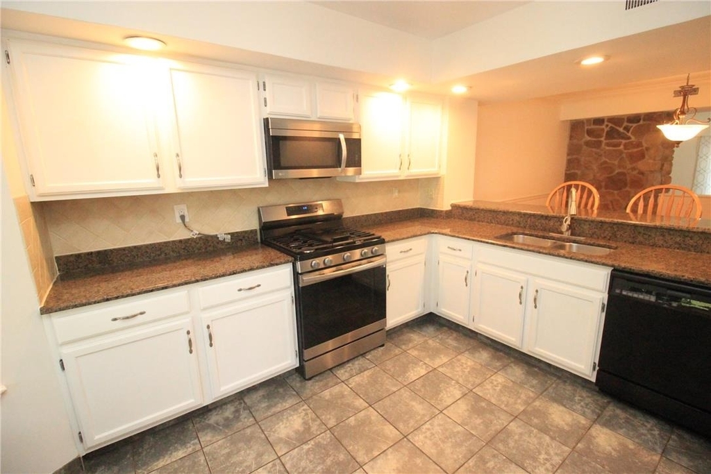 106 Founders Court - Photo 3