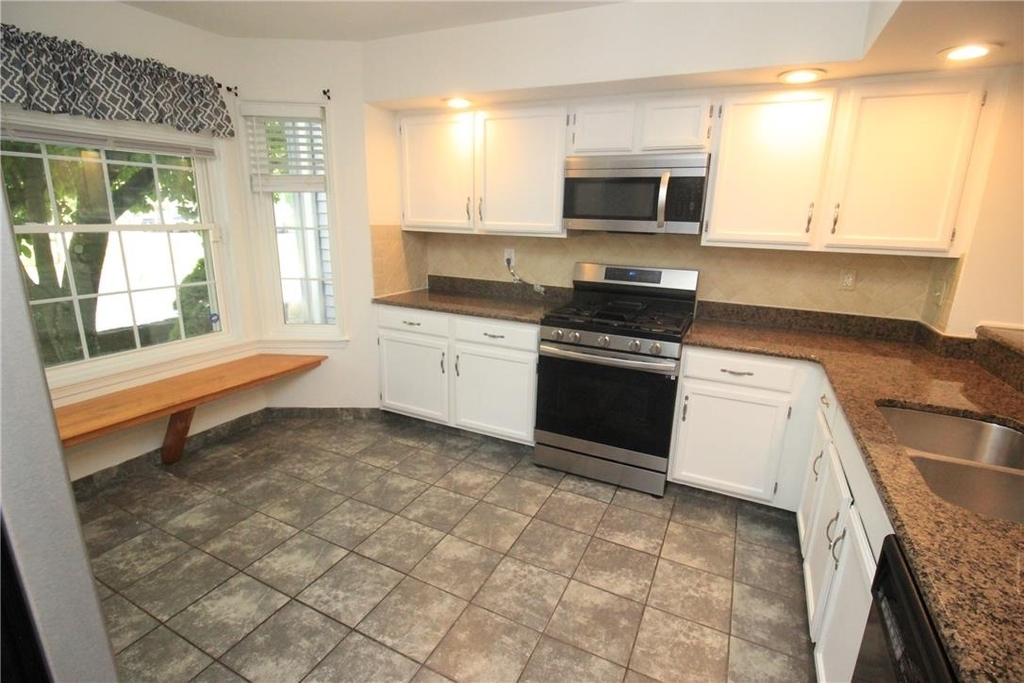 106 Founders Court - Photo 1