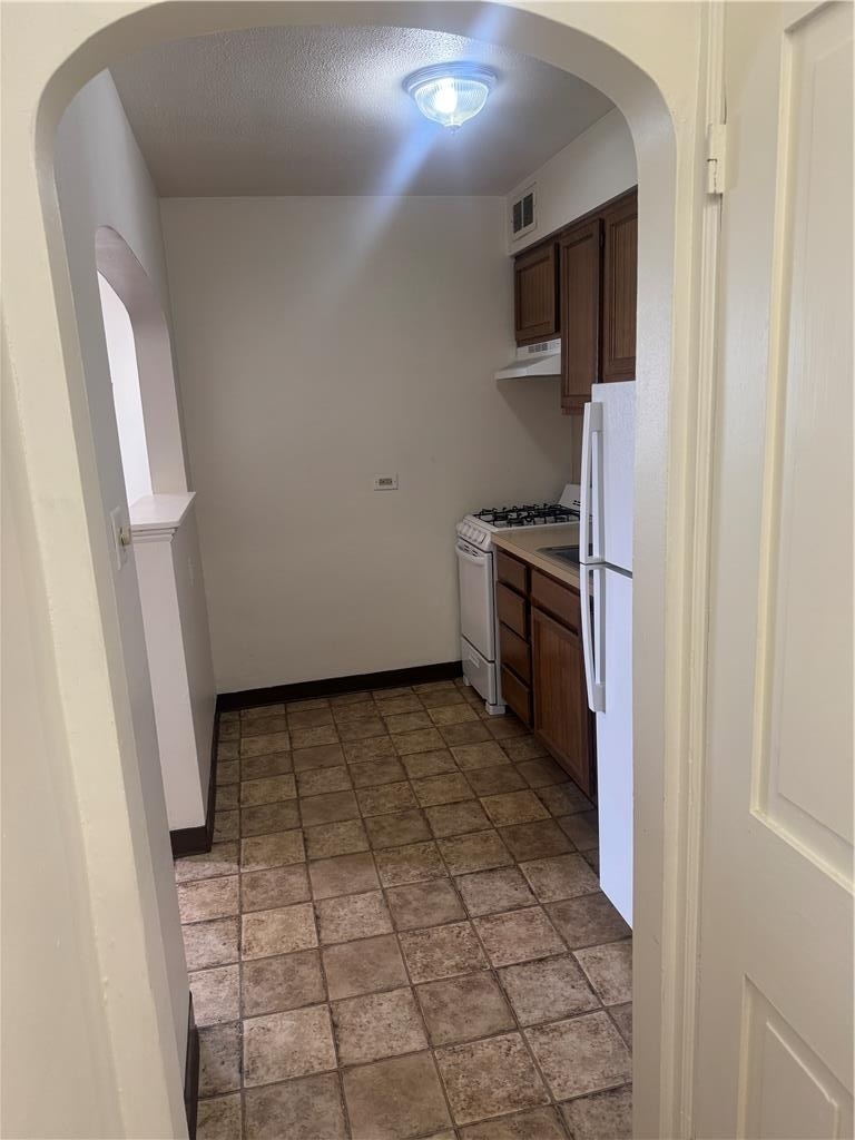 215 W Broad Street - Photo 4