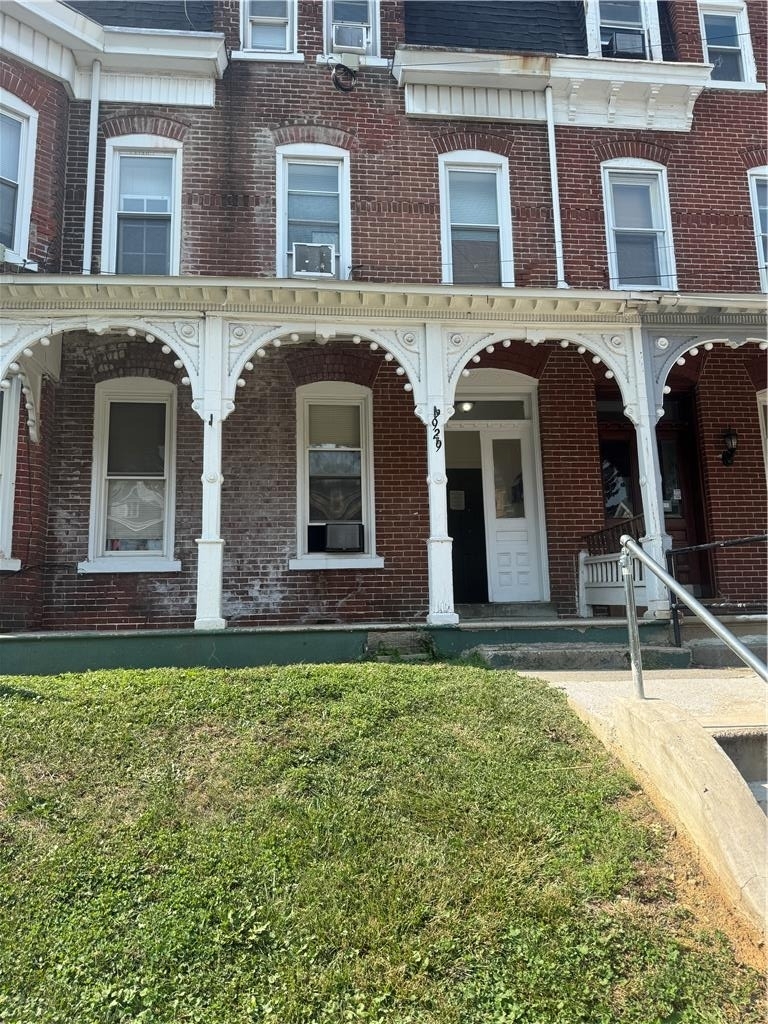 929 Gordon Street - Photo 0