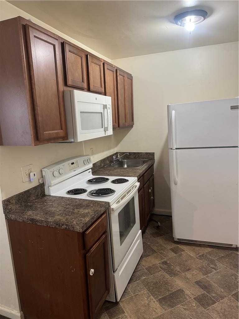 929 Gordon Street - Photo 2