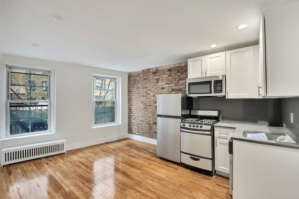 98 Christopher Street - Photo 0
