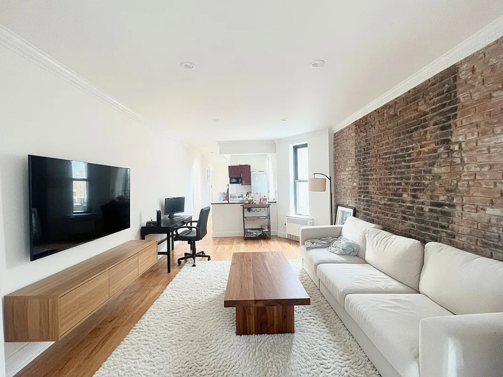 340 east 55th street - Photo 2
