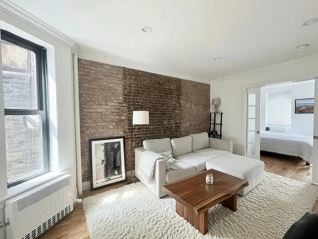 340 east 55th street - Photo 0