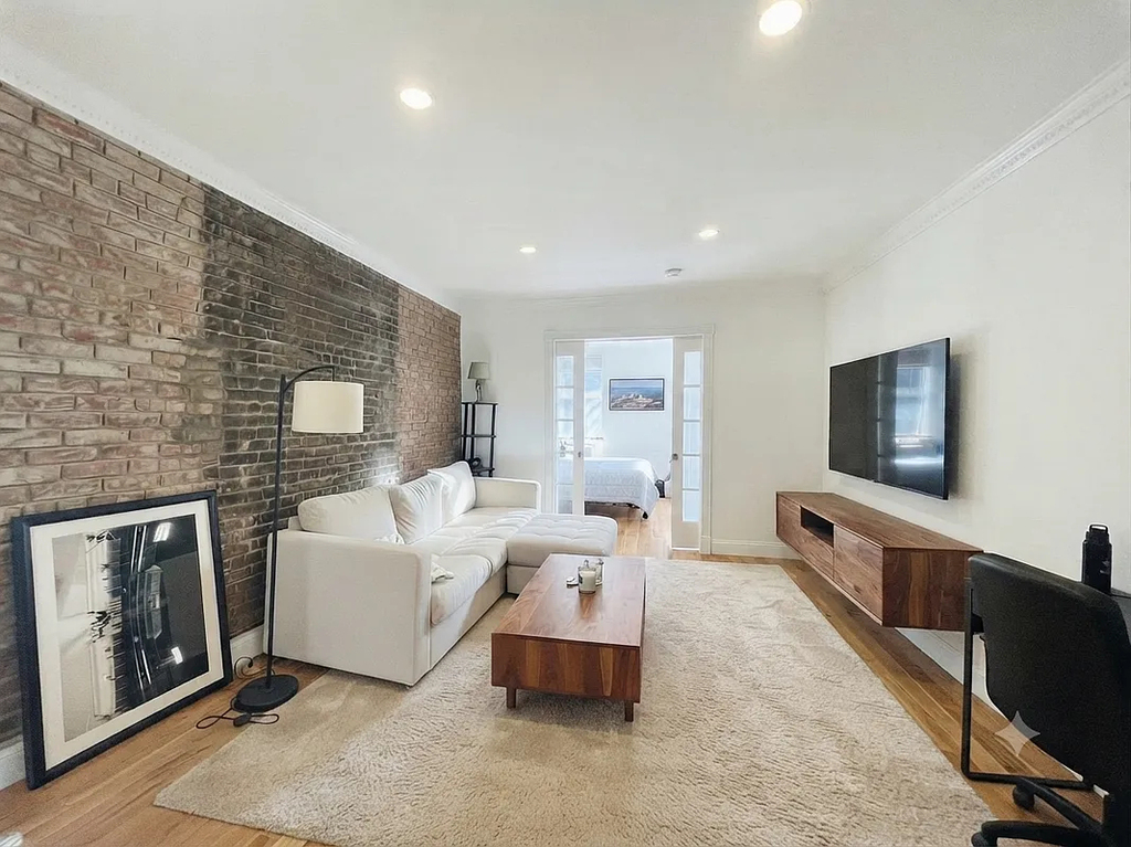 340 east 55th street - Photo 1
