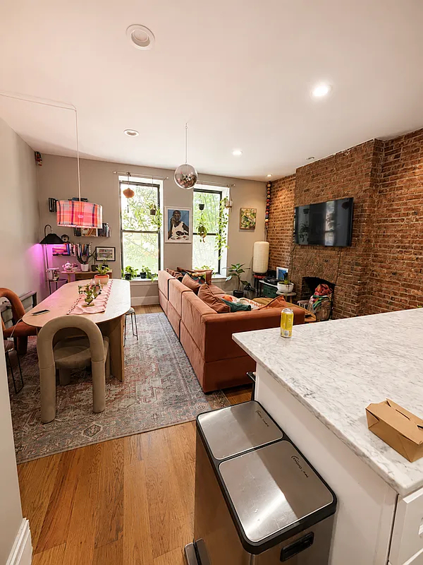 352 Myrtle Avenue - Photo 0