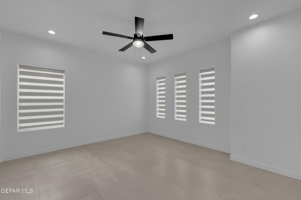 12825 Middlesbrough Avenue - Photo 5