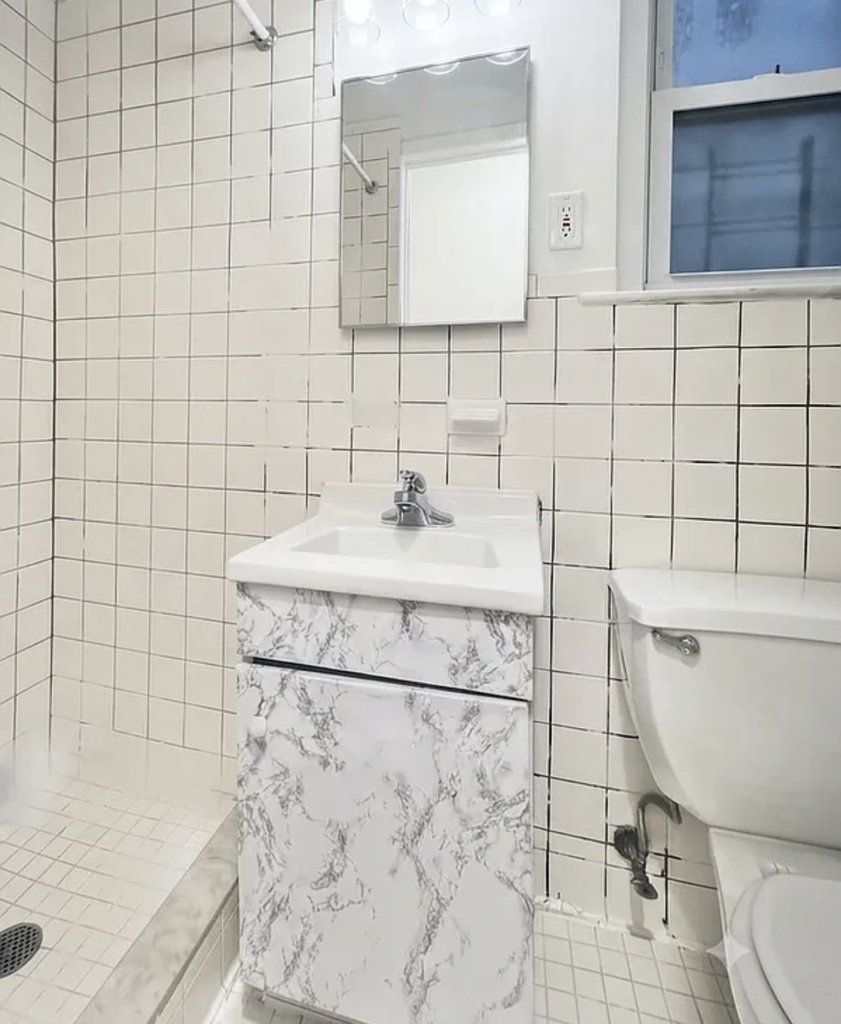 405 West 49th Street - Photo 4