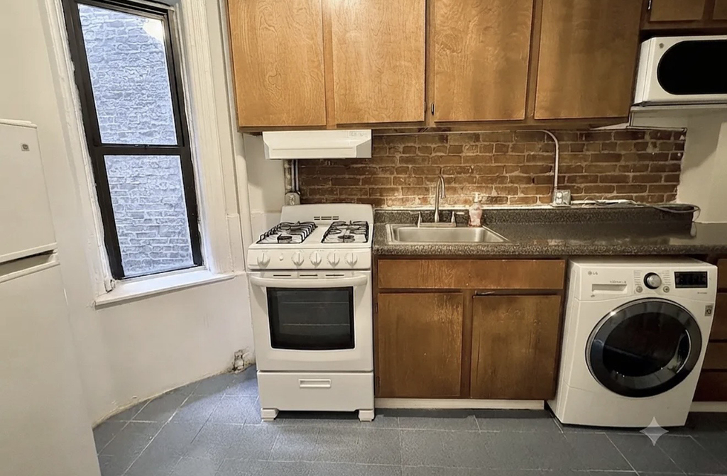 405 West 49th Street - Photo 2