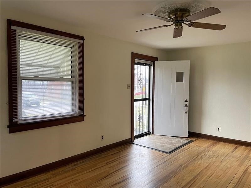 700 3rd St - Photo 4