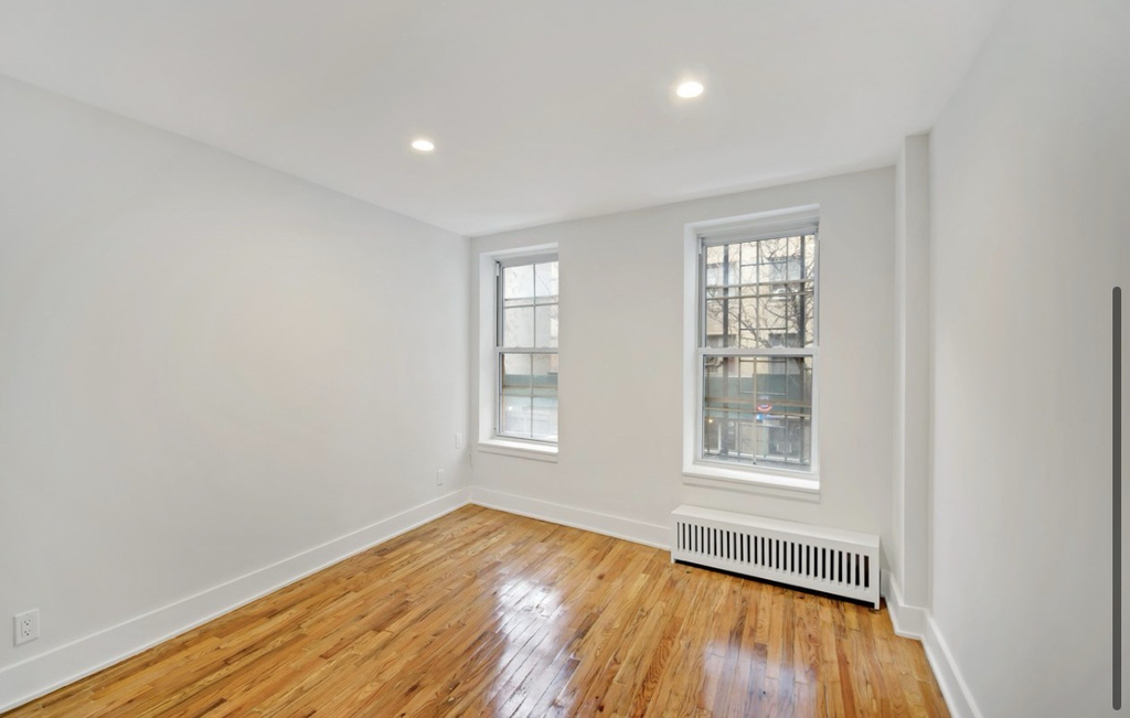 98 Christopher Street - Photo 2