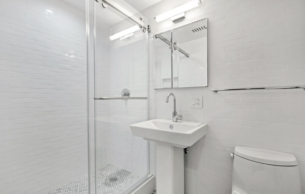 98 Christopher Street - Photo 4