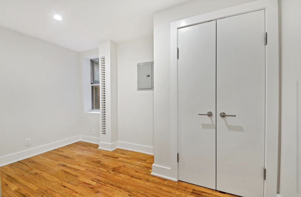 98 Christopher Street - Photo 3