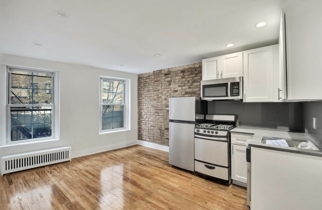 98 Christopher Street - Photo 0