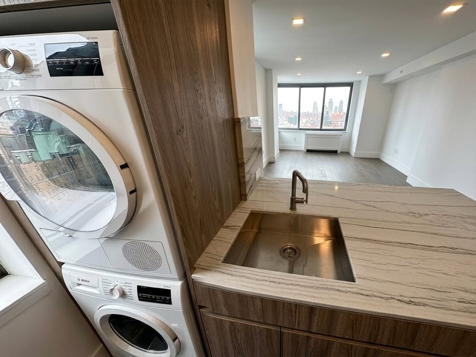 West 47th Street - Photo 13