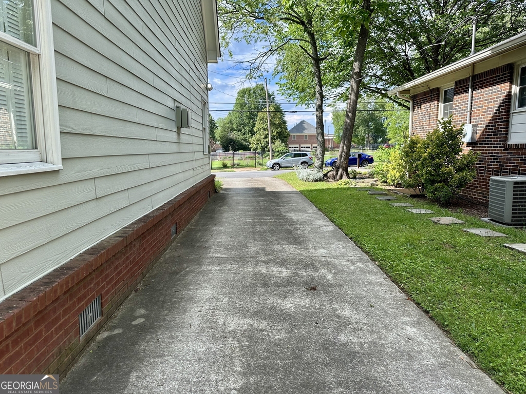 1594 Hardin Avenue - Photo 2