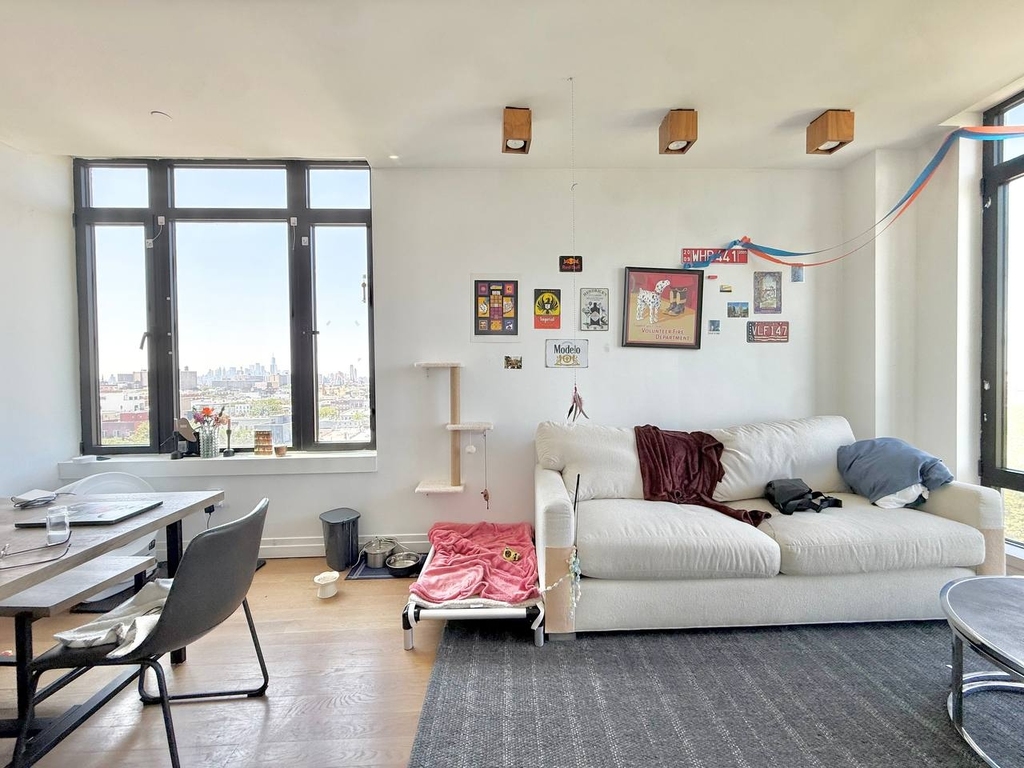 1112 Willoughby Avenue - Photo 3