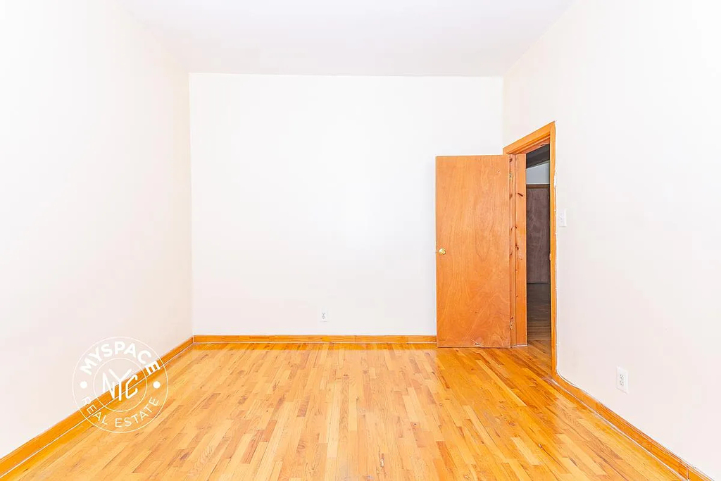 126 Graham Avenue - Photo 6