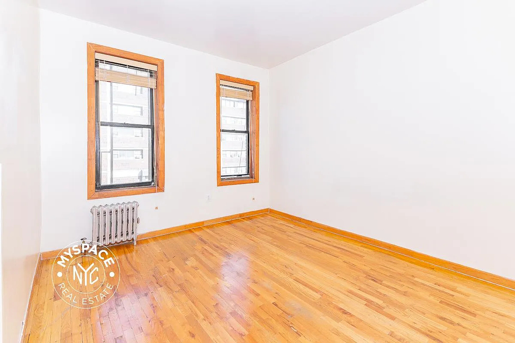 126 Graham Avenue - Photo 4