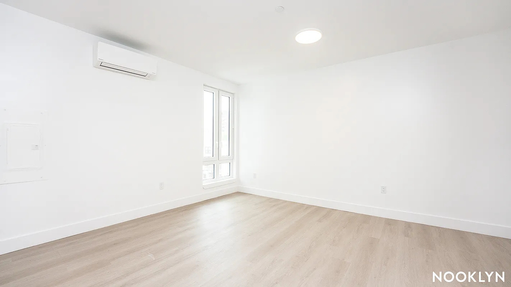 649 Hart Street - Photo 5