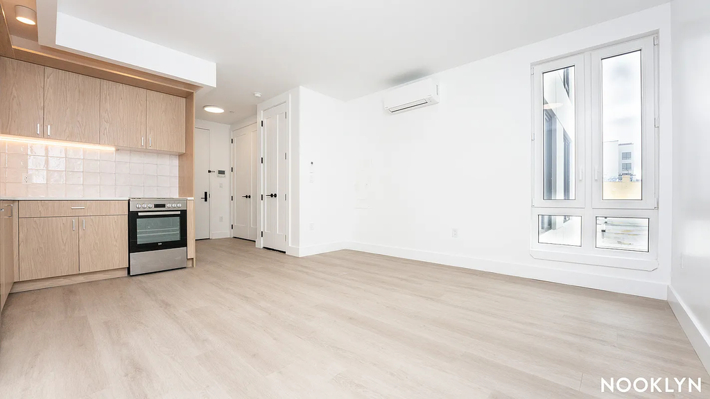 649 Hart Street - Photo 0