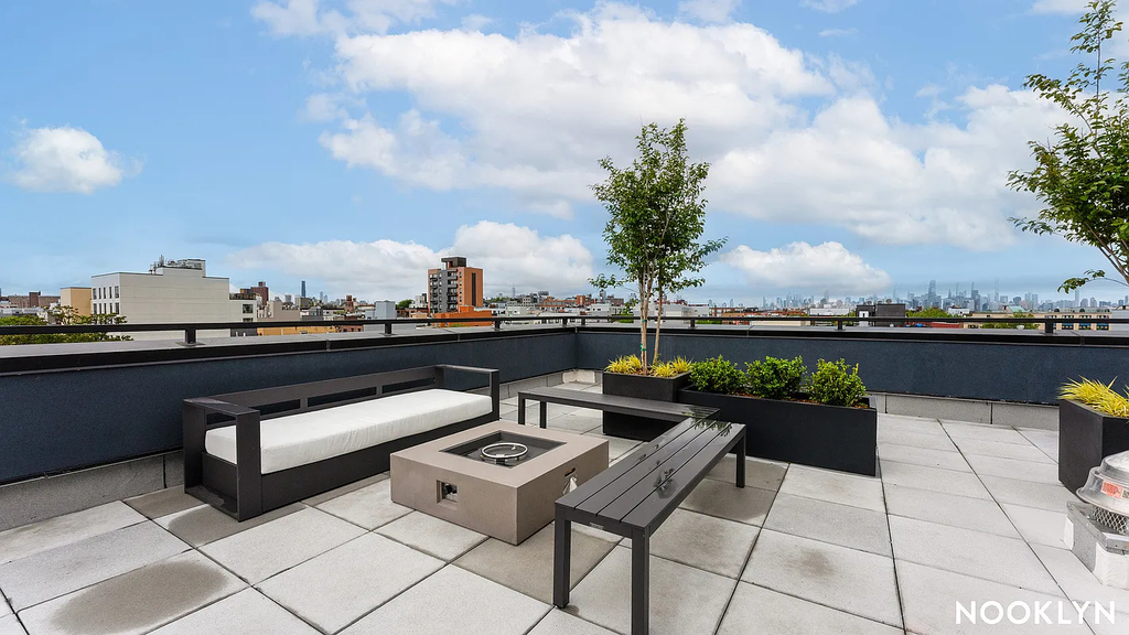 649 Hart Street - Photo 7