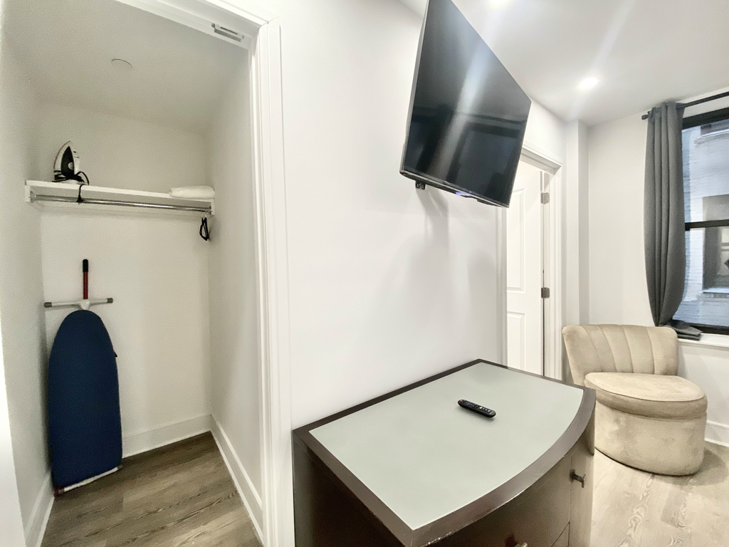 West 81st Street - Photo 6