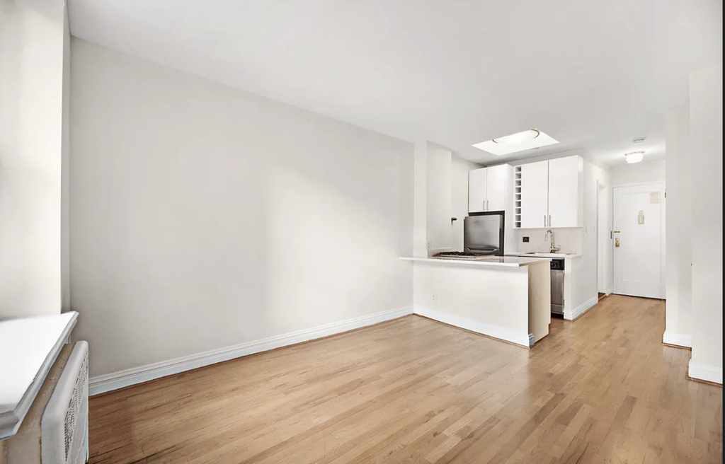 East 27th Street and Lexington Avenue - Photo 0