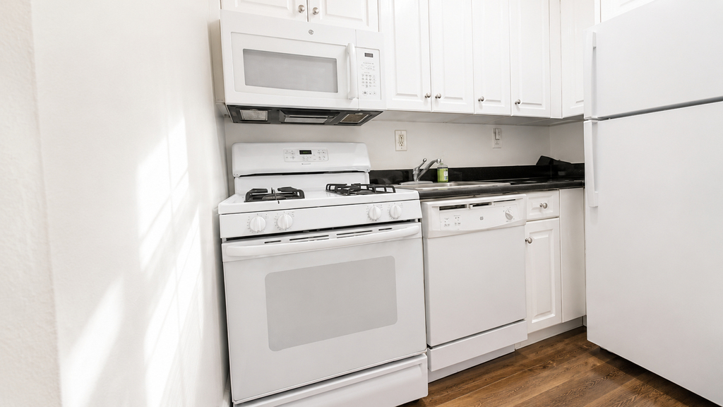 201 East 12th Street - Photo 3