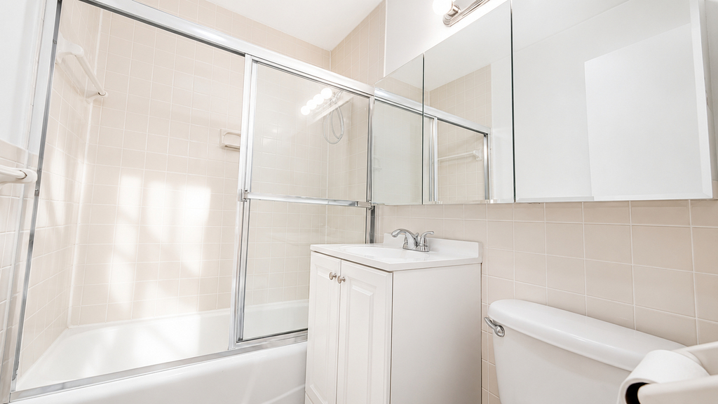 201 East 12th Street - Photo 5