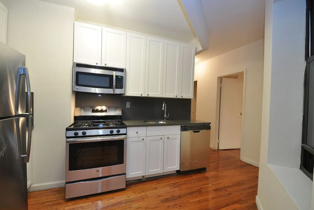 East 25th Street & 3rd Avenue - Photo 0