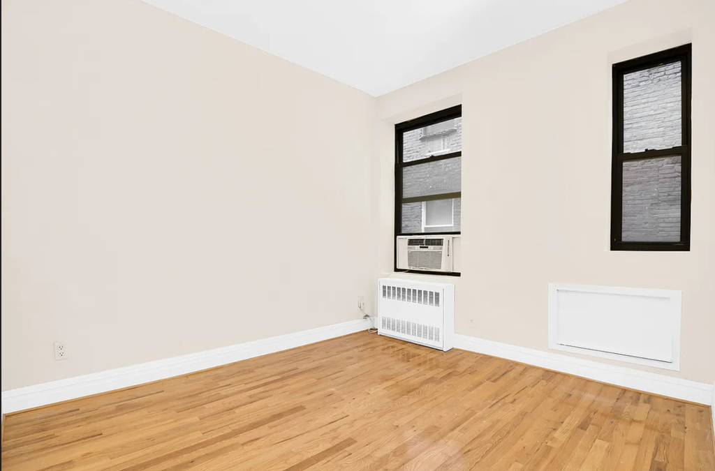 East 25th Street & 3rd Avenue - Photo 3